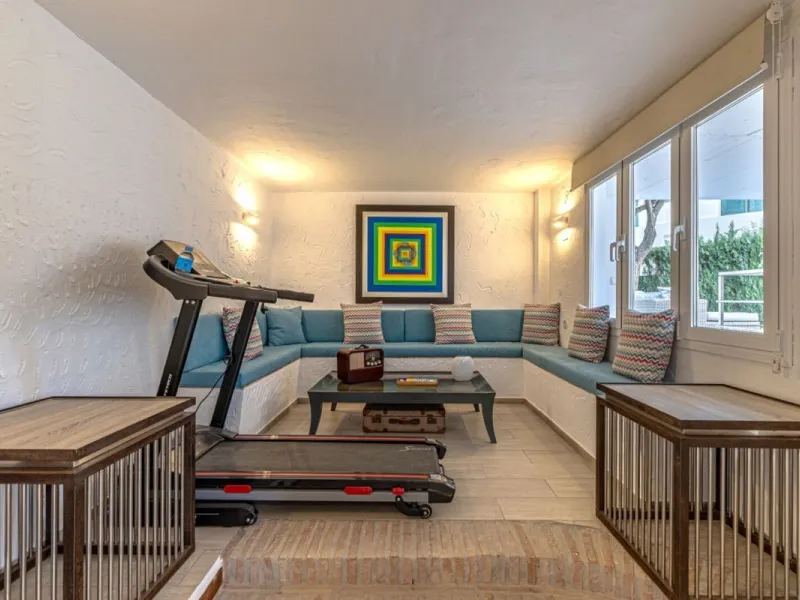 Nestled in the prestigious residential enclave of Las Chapas, Marbella, this charming traditional-style five-bedroom villa offers privacy, space, and timeless Mediterranean appeal, just minutes from the best beaches and beach bars of the Costa del Sol.