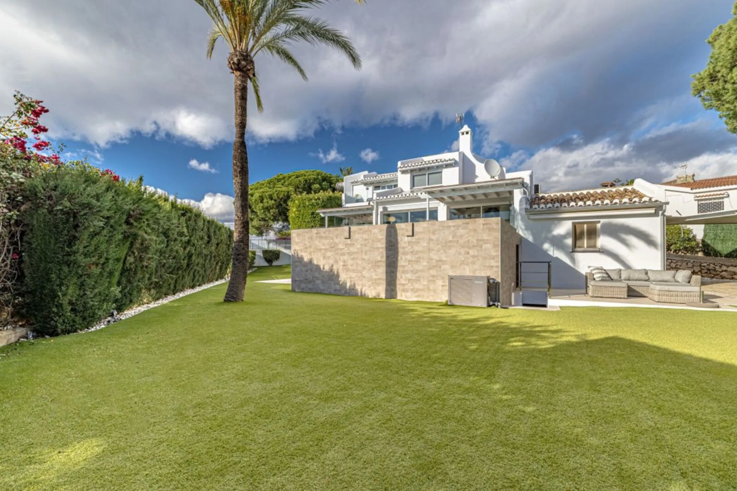 Nestled in the prestigious residential enclave of Las Chapas, Marbella, this charming traditional-style five-bedroom villa offers privacy, space, and timeless Mediterranean appeal, just minutes from the best beaches and beach bars of the Costa del Sol.