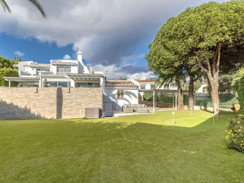 Nestled in the prestigious residential enclave of Las Chapas, Marbella, this charming traditional-style five-bedroom villa offers privacy, space, and timeless Mediterranean appeal, just minutes from the best beaches and beach bars of the Costa del Sol.