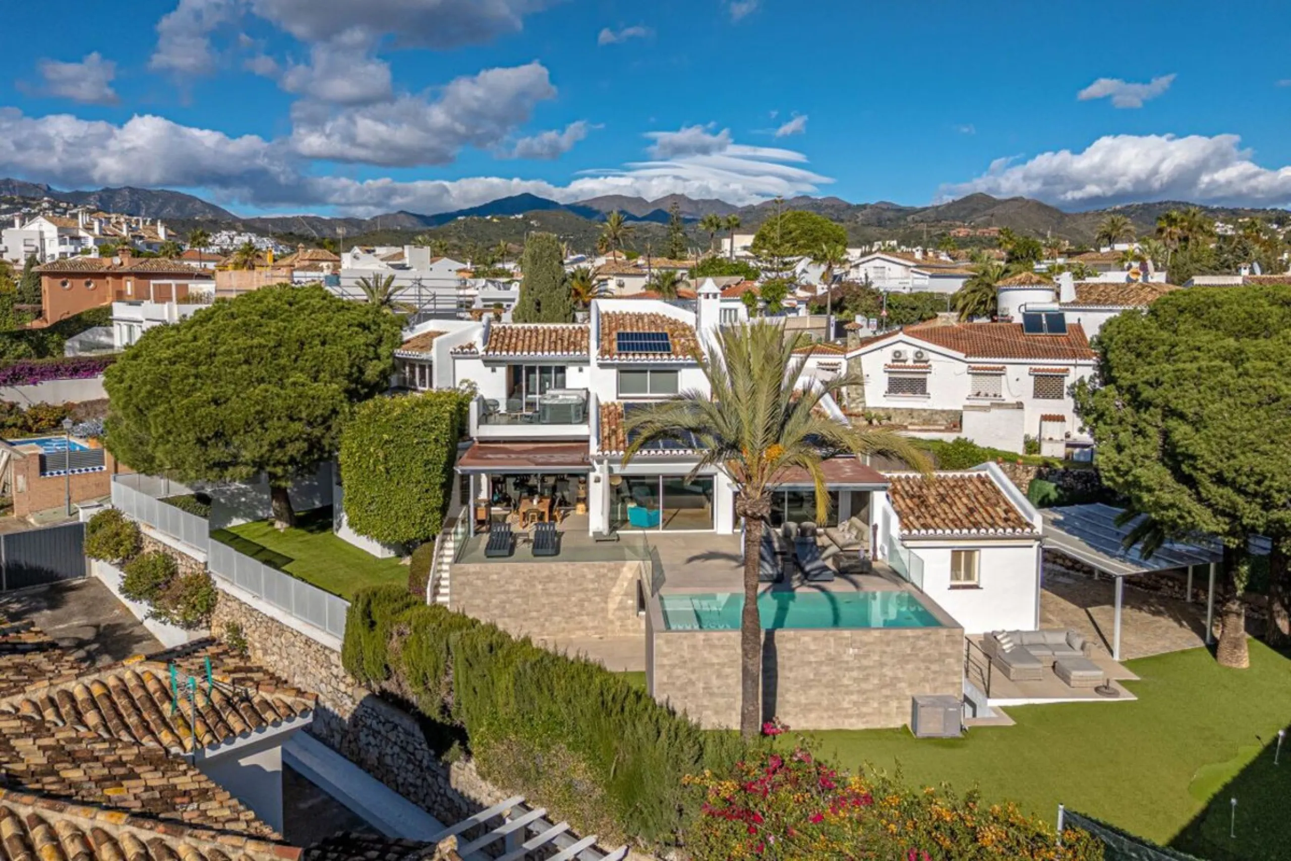 Nestled in the prestigious residential enclave of Las Chapas, Marbella, this charming traditional-style five-bedroom villa offers privacy, space, and timeless Mediterranean appeal, just minutes from the best beaches and beach bars of the Costa del Sol.