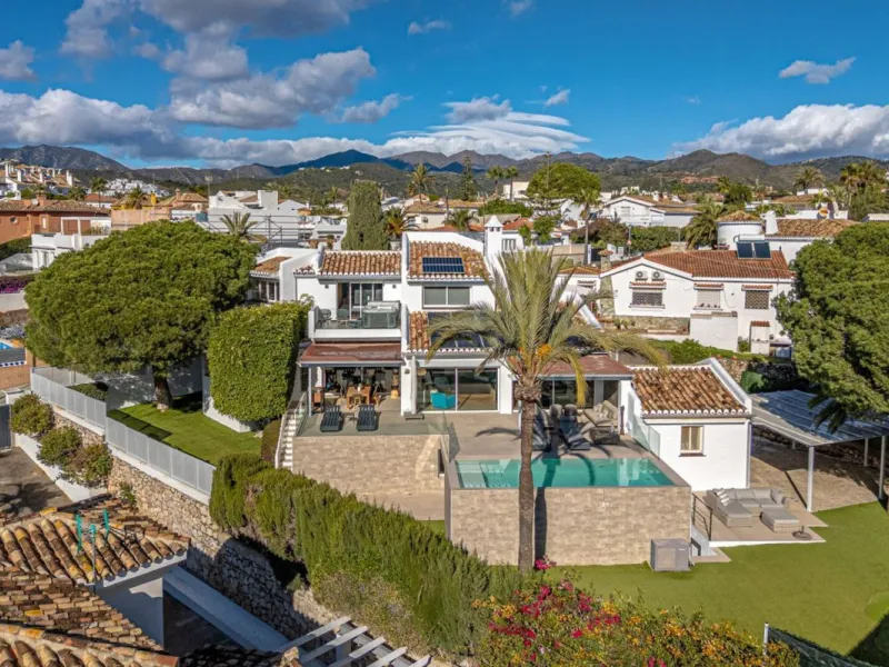Nestled in the prestigious residential enclave of Las Chapas, Marbella, this charming traditional-style five-bedroom villa offers privacy, space, and timeless Mediterranean appeal, just minutes from the best beaches and beach bars of the Costa del Sol.