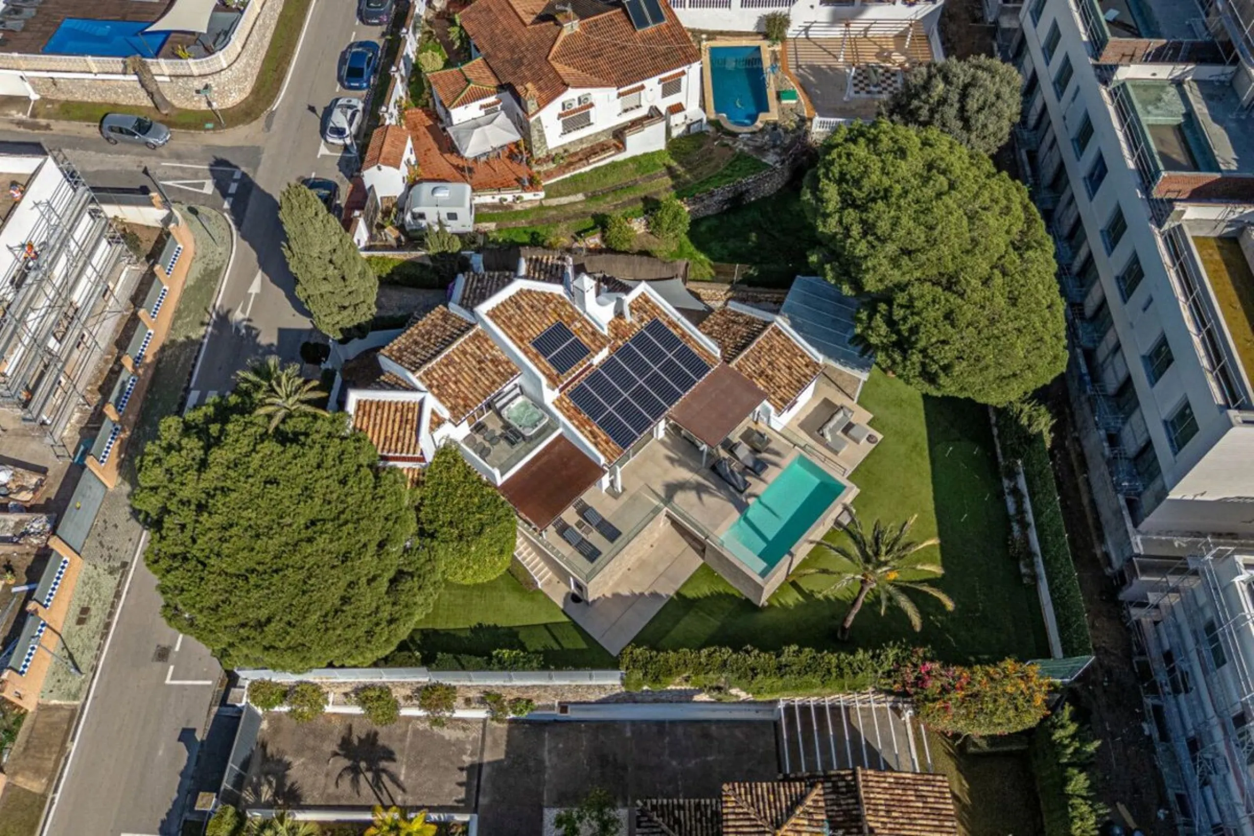 Nestled in the prestigious residential enclave of Las Chapas, Marbella, this charming traditional-style five-bedroom villa offers privacy, space, and timeless Mediterranean appeal, just minutes from the best beaches and beach bars of the Costa del Sol.