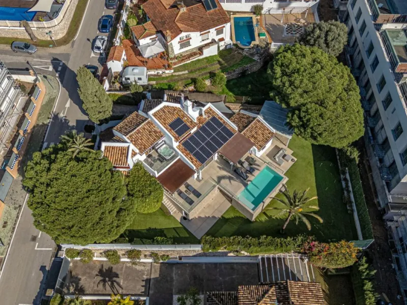 Nestled in the prestigious residential enclave of Las Chapas, Marbella, this charming traditional-style five-bedroom villa offers privacy, space, and timeless Mediterranean appeal, just minutes from the best beaches and beach bars of the Costa del Sol.