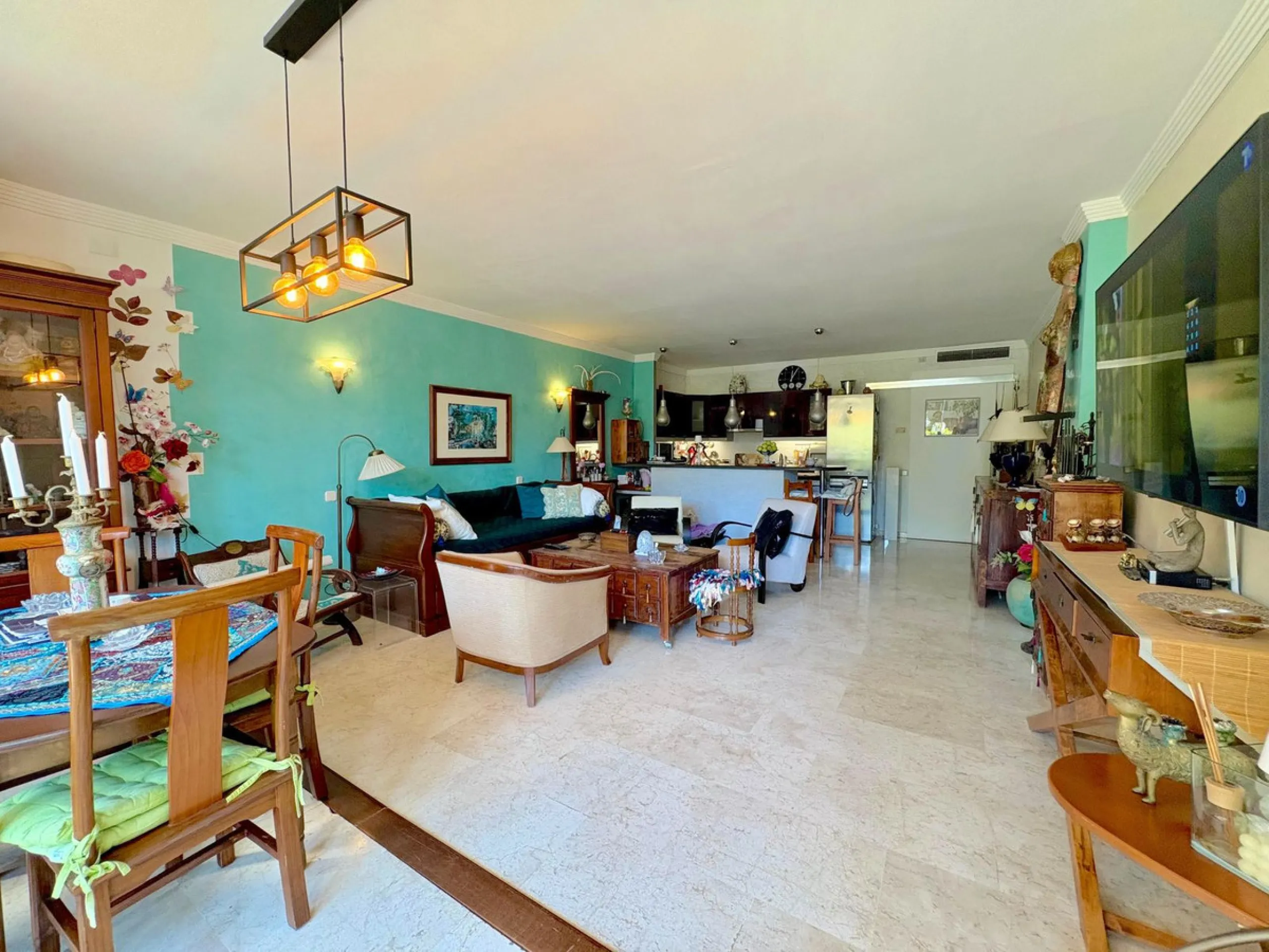 Situated within the highly sought after Señorío de Marbella, this 1 bedroom, 1 bathroom ground floor apartment presents an excellent opportunity to enjoy one of Marbella's most prestigious and well established communities.