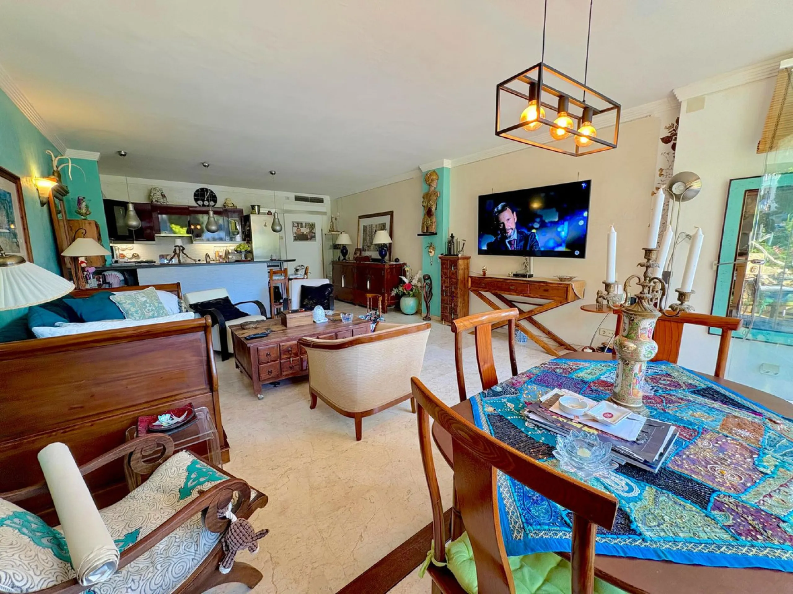 Situated within the highly sought after Señorío de Marbella, this 1 bedroom, 1 bathroom ground floor apartment presents an excellent opportunity to enjoy one of Marbella's most prestigious and well established communities.
