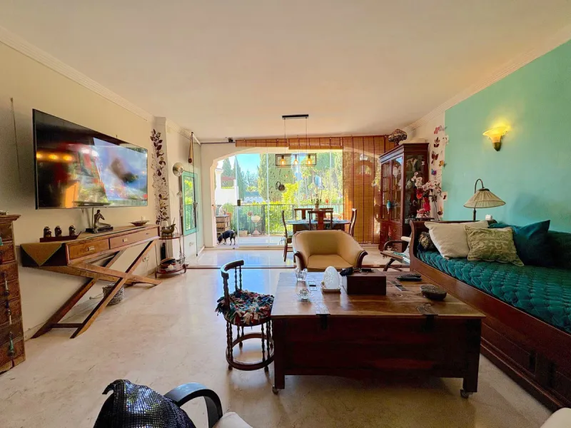 Situated within the highly sought after Señorío de Marbella, this 1 bedroom, 1 bathroom ground floor apartment presents an excellent opportunity to enjoy one of Marbella's most prestigious and well established communities.