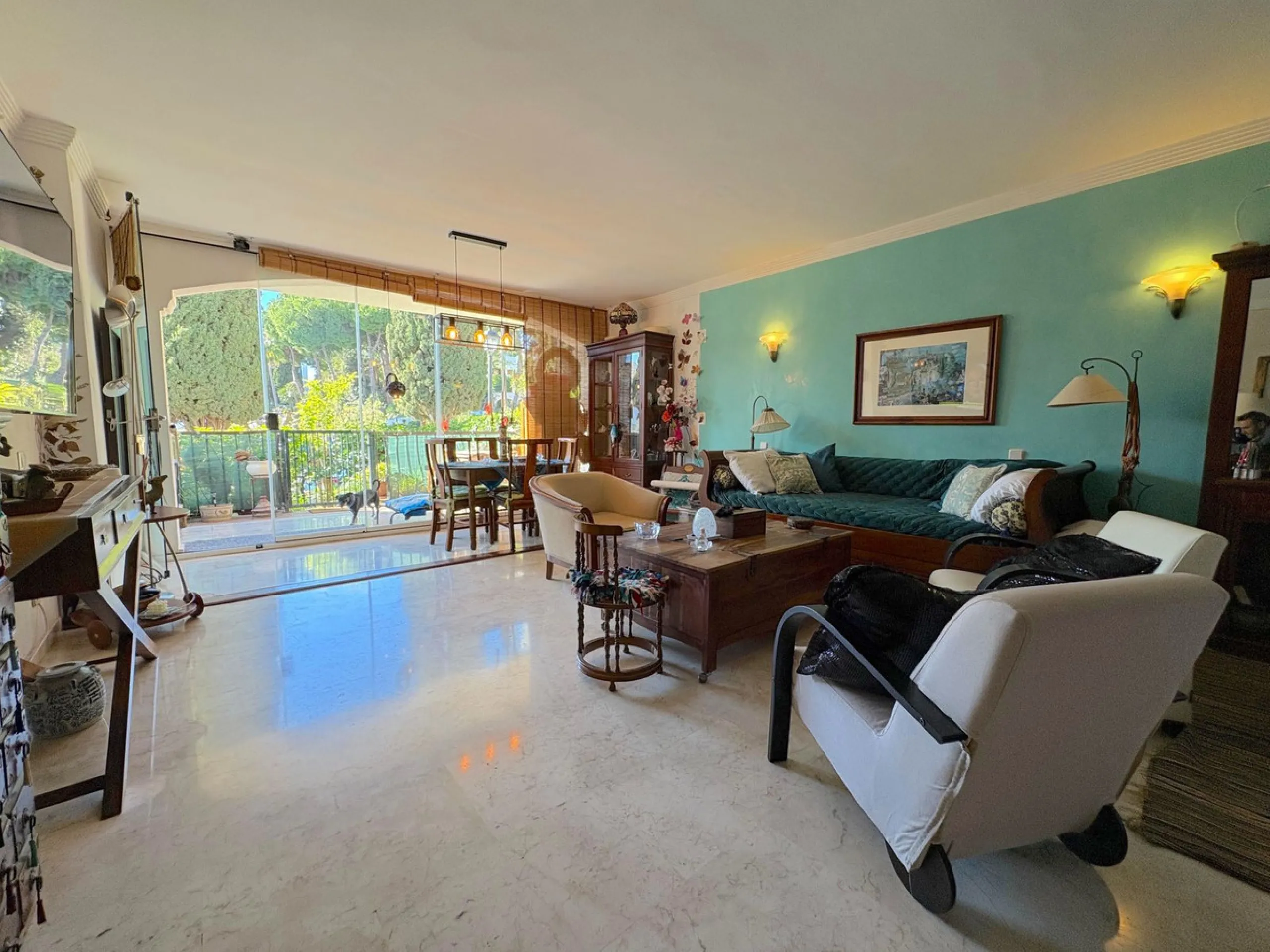 Situated within the highly sought after Señorío de Marbella, this 1 bedroom, 1 bathroom ground floor apartment presents an excellent opportunity to enjoy one of Marbella's most prestigious and well established communities.