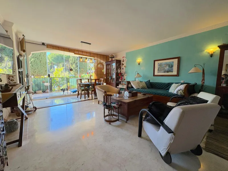 Situated within the highly sought after Señorío de Marbella, this 1 bedroom, 1 bathroom ground floor apartment presents an excellent opportunity to enjoy one of Marbella's most prestigious and well established communities.