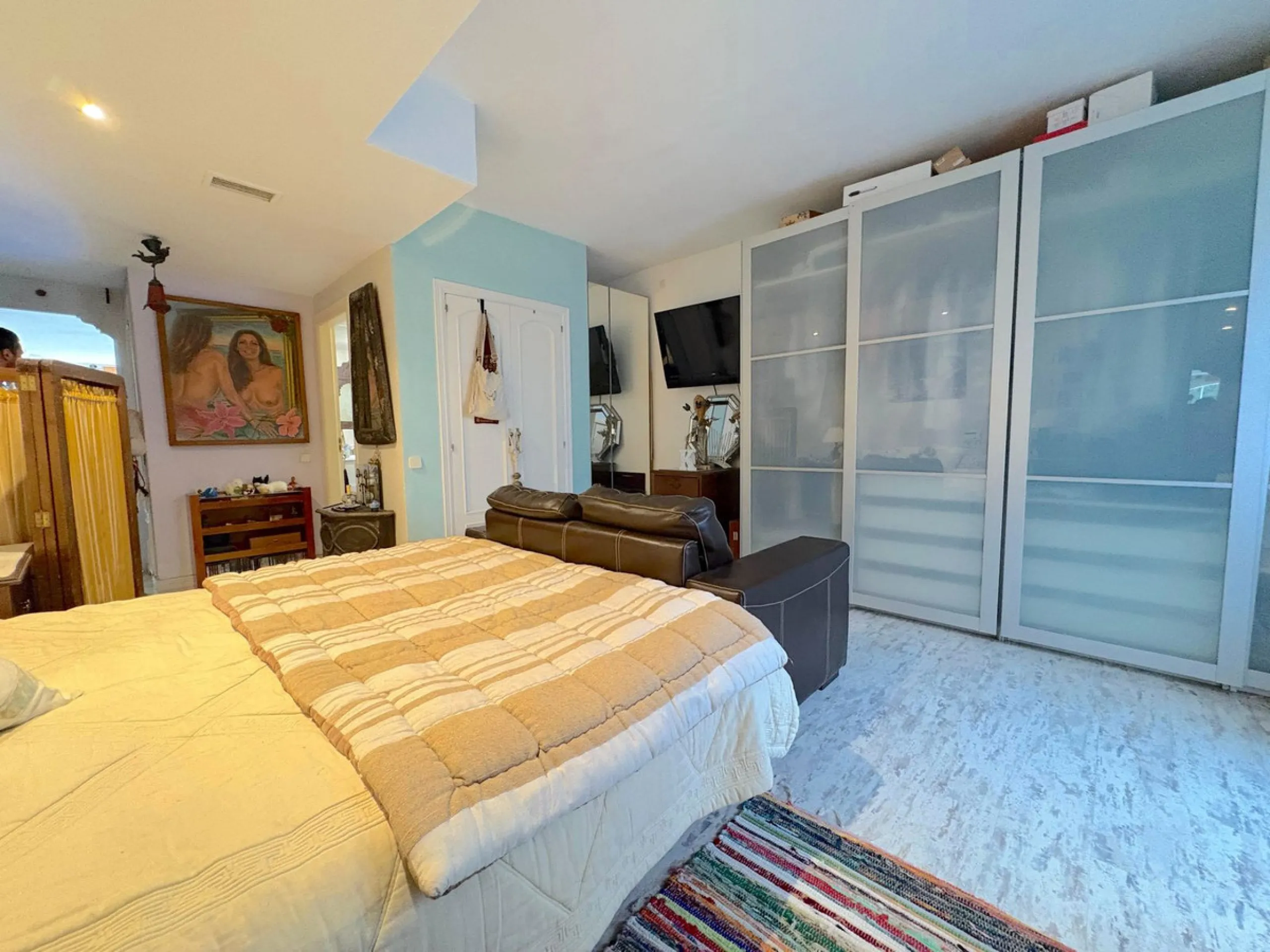 Situated within the highly sought after Señorío de Marbella, this 1 bedroom, 1 bathroom ground floor apartment presents an excellent opportunity to enjoy one of Marbella's most prestigious and well established communities.