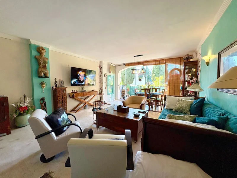 Situated within the highly sought after Señorío de Marbella, this 1 bedroom, 1 bathroom ground floor apartment presents an excellent opportunity to enjoy one of Marbella's most prestigious and well established communities.