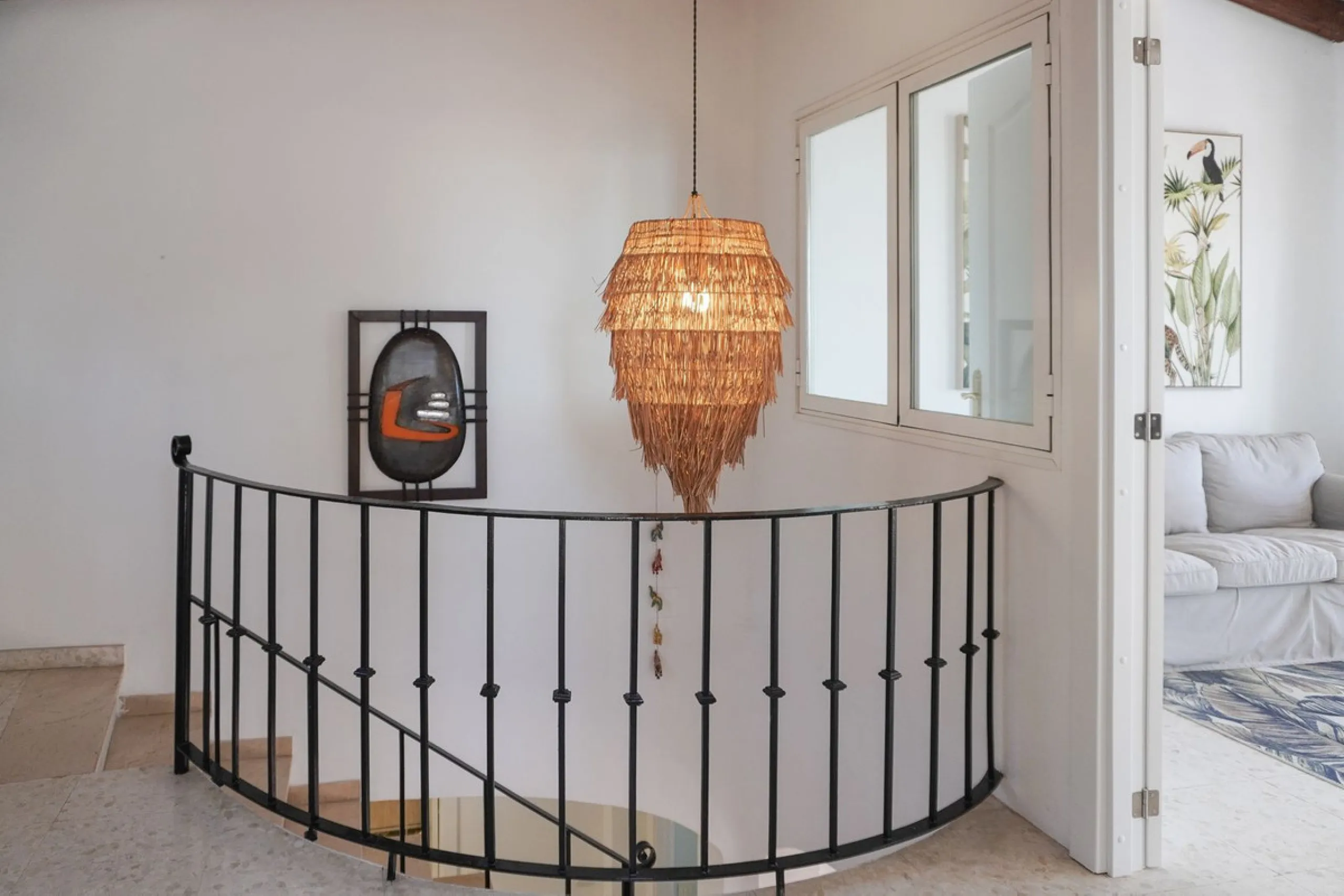 Villa with 1,500 m² Plot and Sea Views in Estepona – A Unique Opportunity with Great Potential