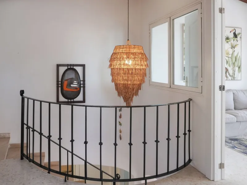 Villa with 1,500 m² Plot and Sea Views in Estepona – A Unique Opportunity with Great Potential