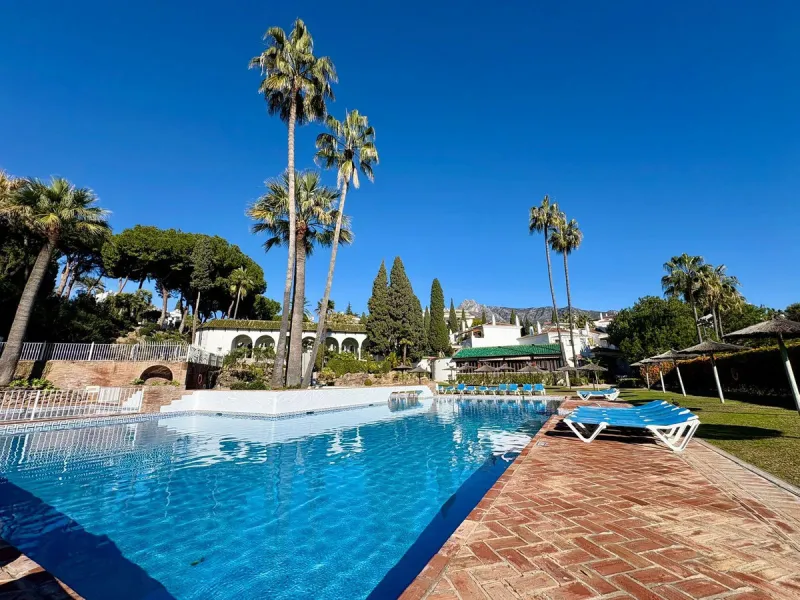 Situated within the highly sought after Señorío de Marbella, this 1 bedroom, 1 bathroom ground floor apartment presents an excellent opportunity to enjoy one of Marbella's most prestigious and well established communities.