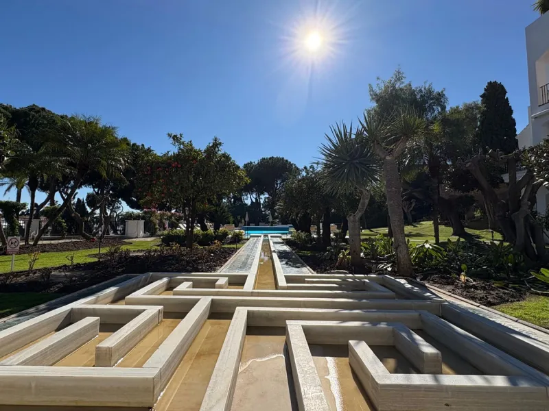 Situated within the highly sought after Señorío de Marbella, this 1 bedroom, 1 bathroom ground floor apartment presents an excellent opportunity to enjoy one of Marbella's most prestigious and well established communities.