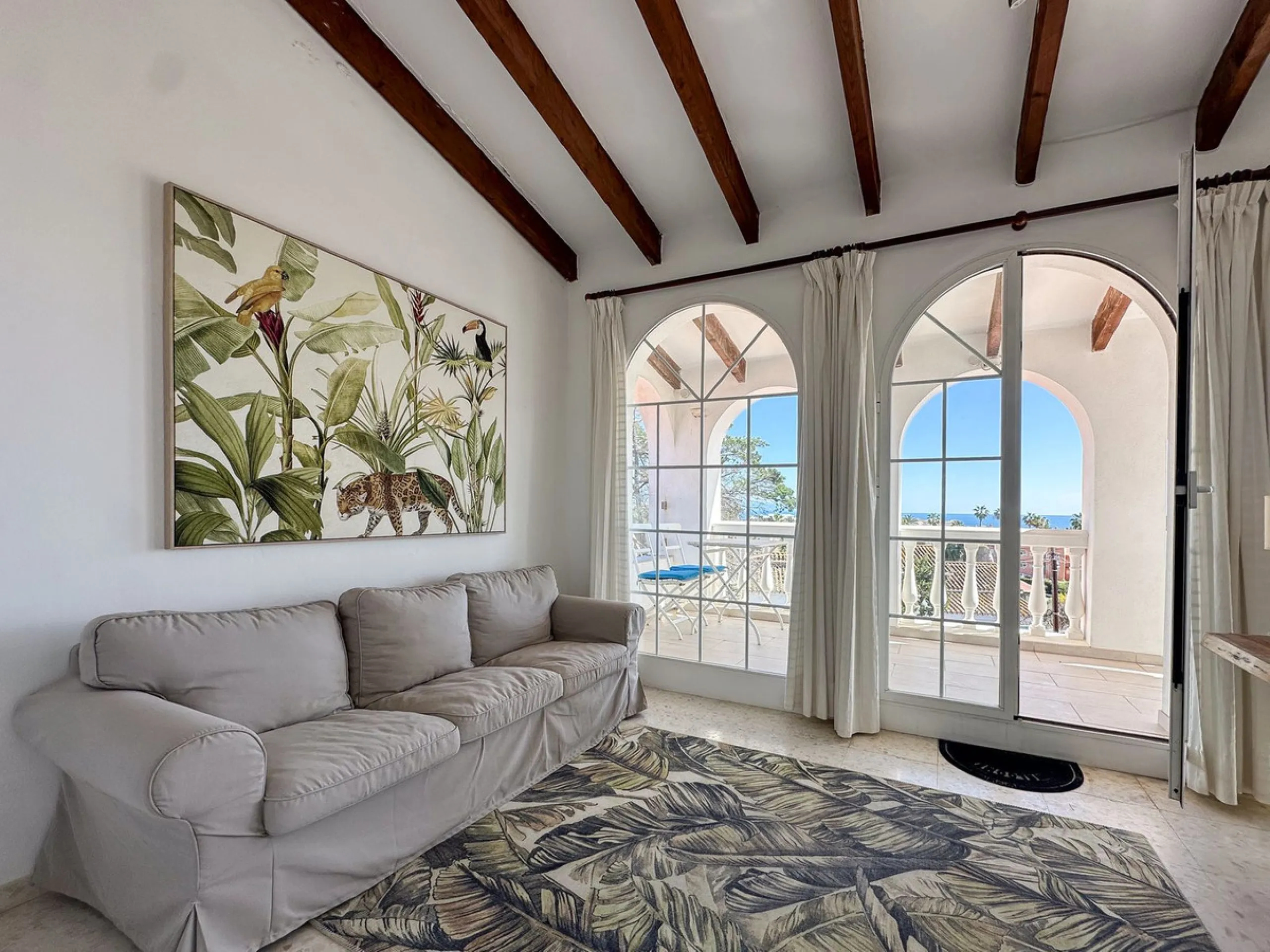 Villa with 1,500 m² Plot and Sea Views in Estepona – A Unique Opportunity with Great Potential