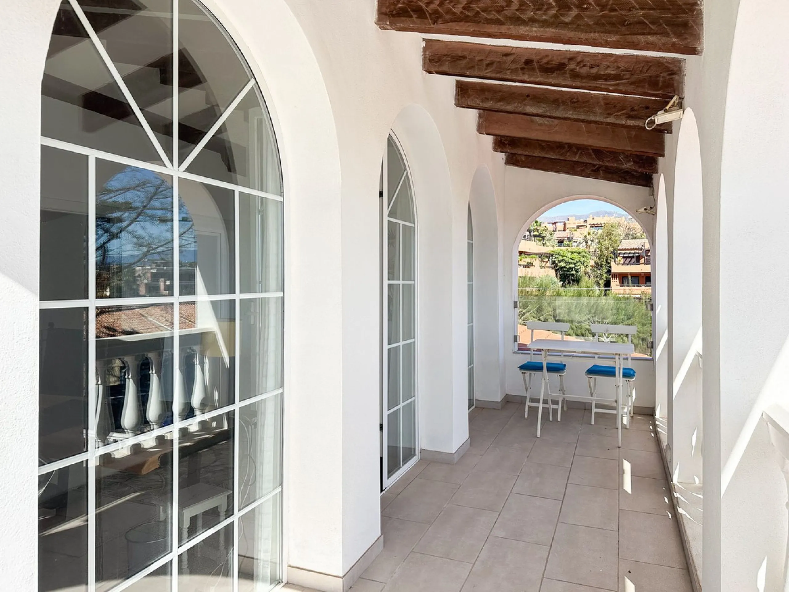 Villa with 1,500 m² Plot and Sea Views in Estepona – A Unique Opportunity with Great Potential