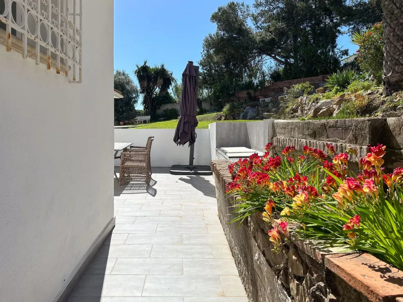 Villa with 1,500 m² Plot and Sea Views in Estepona – A Unique Opportunity with Great Potential