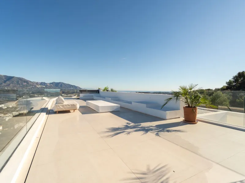 House - Detached Villa в продаже в Mijas, Málaga. В доме 5 спален и 5 ванных комнат. Площадь дома 890 м². Площадь участка 1519 м²