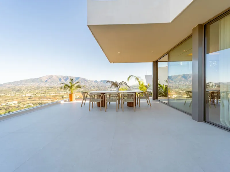 House - Detached Villa в продаже в Mijas, Málaga. В доме 5 спален и 5 ванных комнат. Площадь дома 890 м². Площадь участка 1519 м²