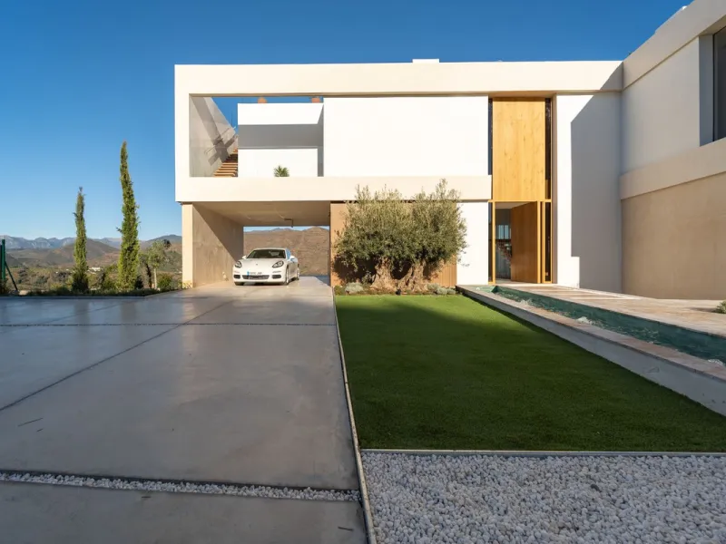 House - Detached Villa в продаже в Mijas, Málaga. В доме 5 спален и 5 ванных комнат. Площадь дома 890 м². Площадь участка 1519 м²
