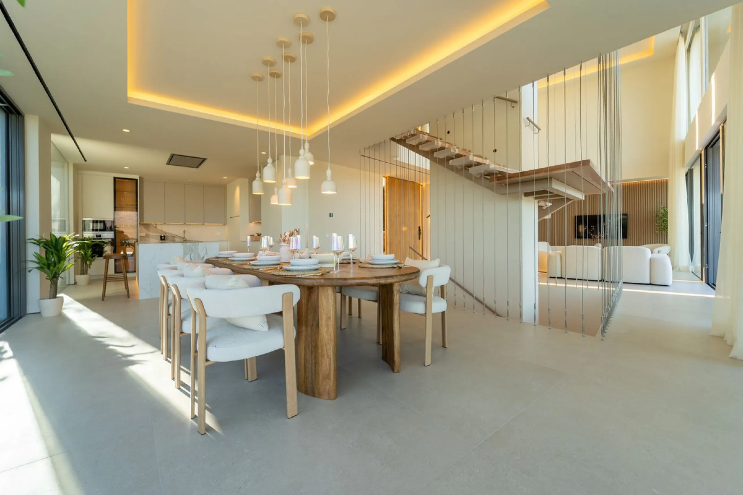 House - Detached Villa в продаже в Mijas, Málaga. В доме 5 спален и 5 ванных комнат. Площадь дома 890 м². Площадь участка 1519 м²