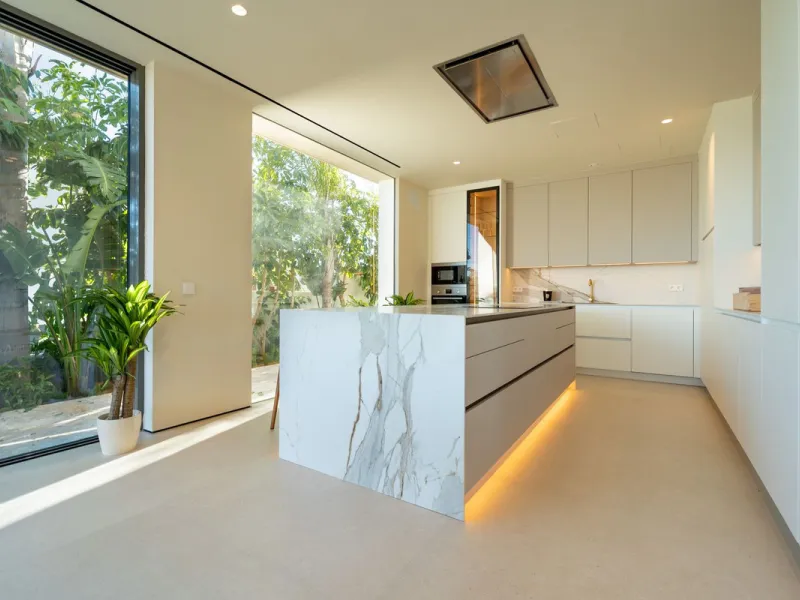 House - Detached Villa в продаже в Mijas, Málaga. В доме 5 спален и 5 ванных комнат. Площадь дома 890 м². Площадь участка 1519 м²