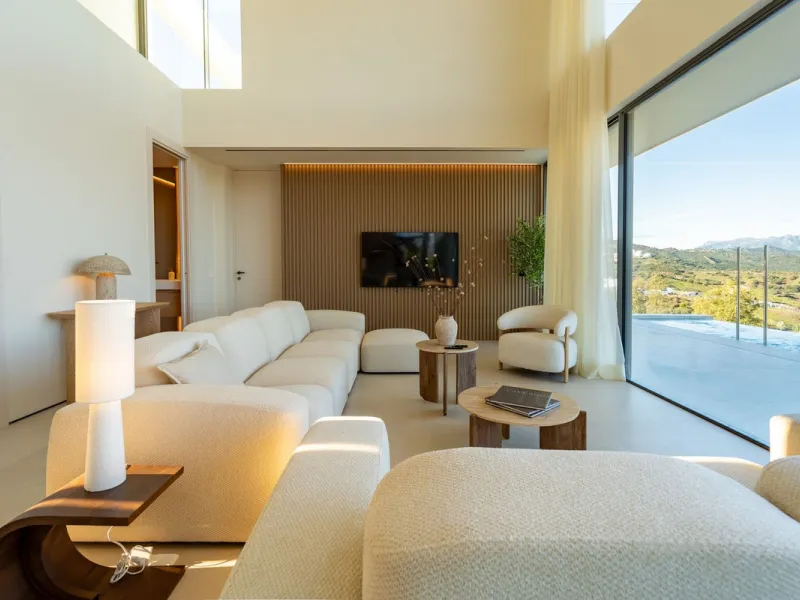 House - Detached Villa в продаже в Mijas, Málaga. В доме 5 спален и 5 ванных комнат. Площадь дома 890 м². Площадь участка 1519 м²