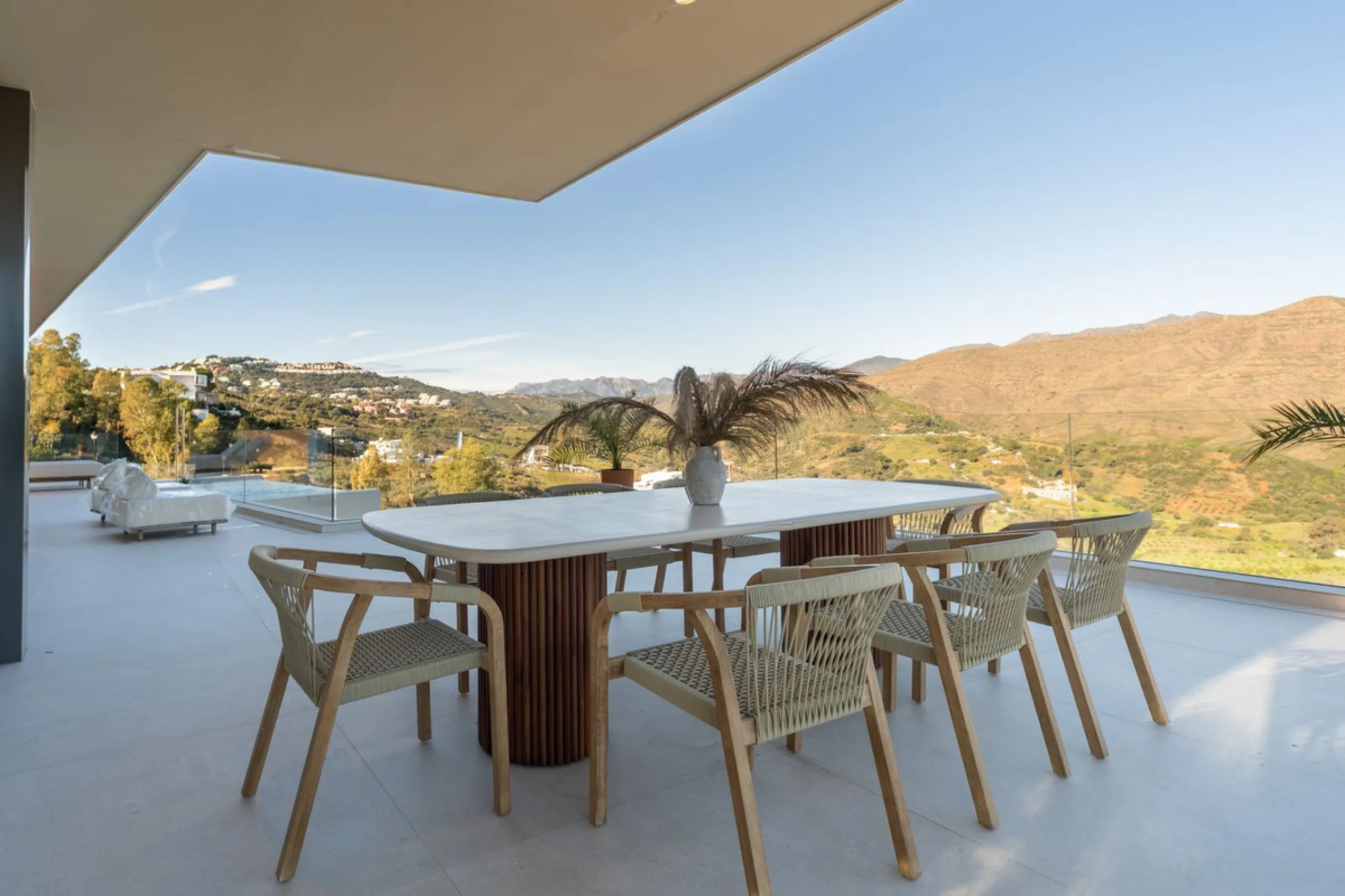 House - Detached Villa в продаже в Mijas, Málaga. В доме 5 спален и 5 ванных комнат. Площадь дома 890 м². Площадь участка 1519 м²