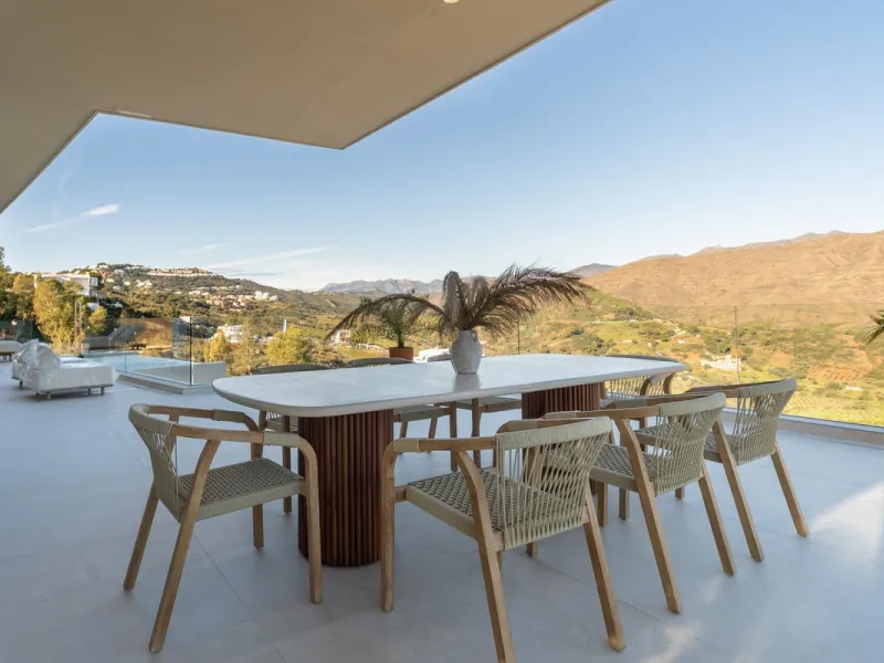 House - Detached Villa в продаже в Mijas, Málaga. В доме 5 спален и 5 ванных комнат. Площадь дома 890 м². Площадь участка 1519 м²