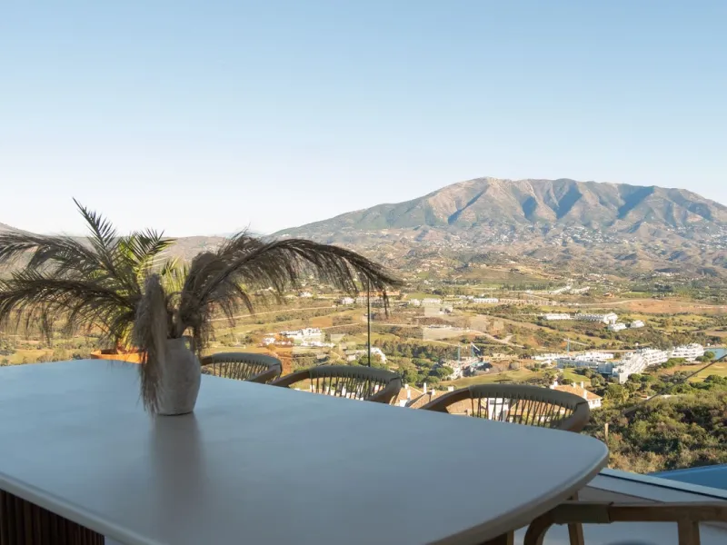 House - Detached Villa в продаже в Mijas, Málaga. В доме 5 спален и 5 ванных комнат. Площадь дома 890 м². Площадь участка 1519 м²