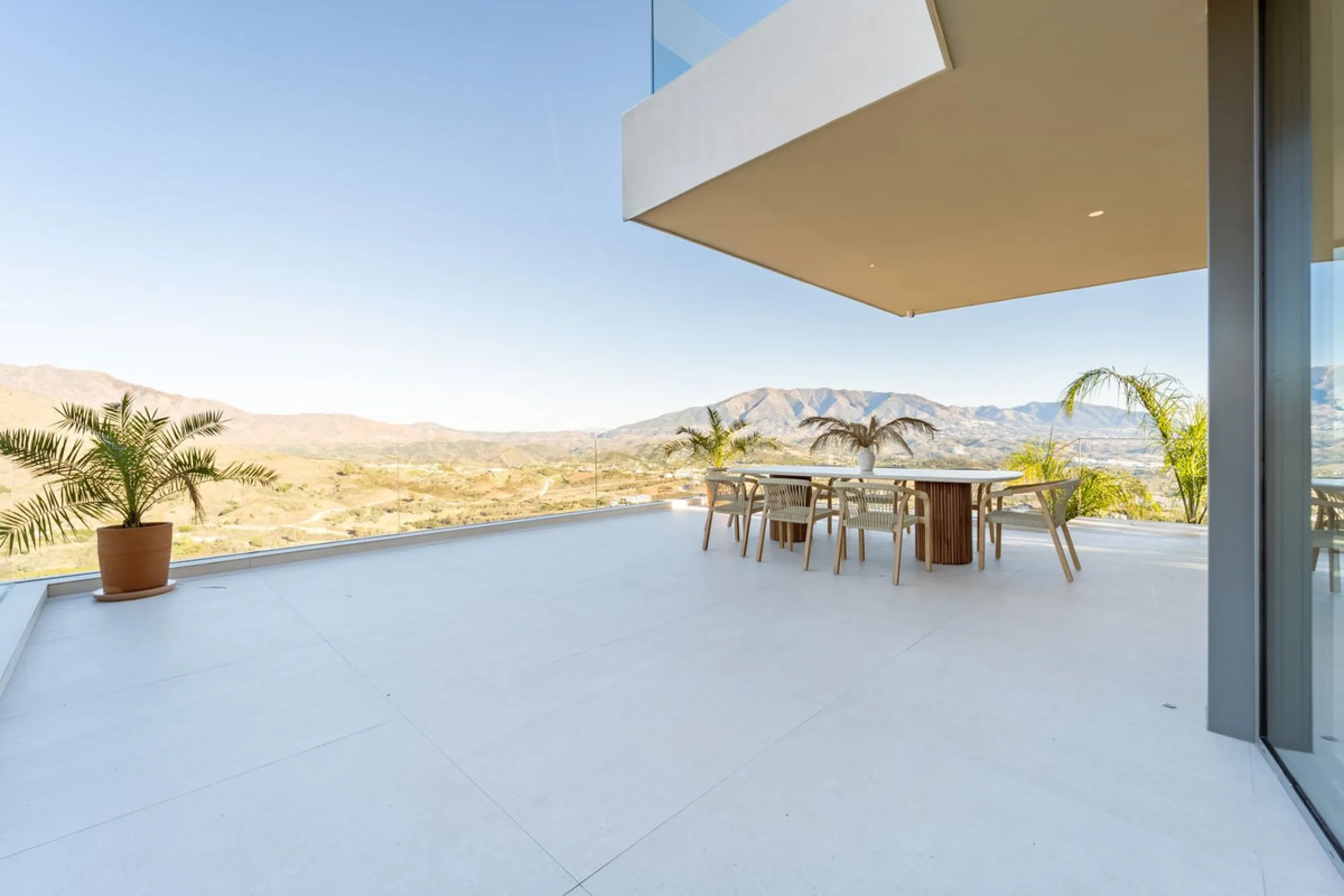 House - Detached Villa в продаже в Mijas, Málaga. В доме 5 спален и 5 ванных комнат. Площадь дома 890 м². Площадь участка 1519 м²