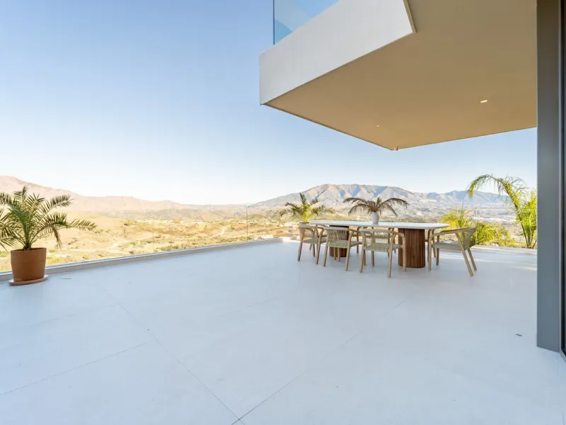 House - Detached Villa в продаже в Mijas, Málaga. В доме 5 спален и 5 ванных комнат. Площадь дома 890 м². Площадь участка 1519 м²