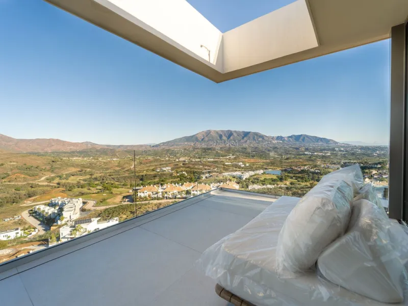 House - Detached Villa в продаже в Mijas, Málaga. В доме 5 спален и 5 ванных комнат. Площадь дома 890 м². Площадь участка 1519 м²