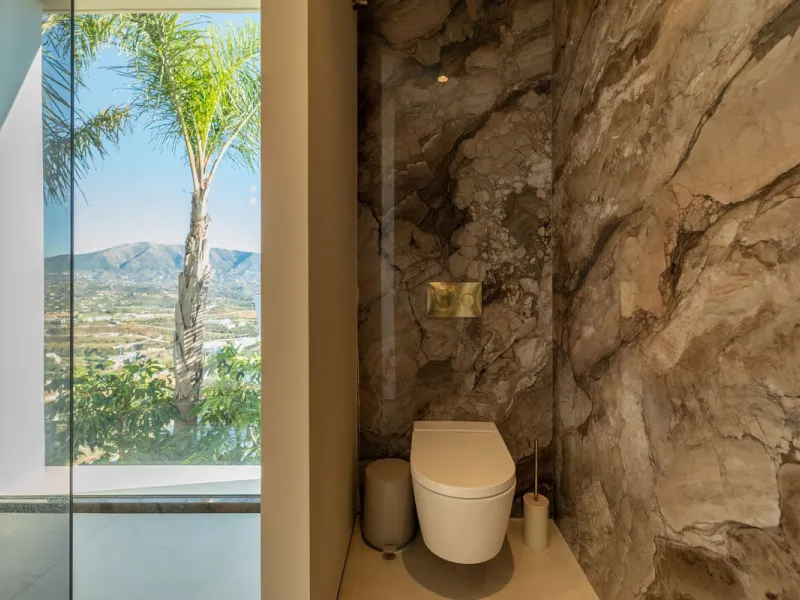 House - Detached Villa в продаже в Mijas, Málaga. В доме 5 спален и 5 ванных комнат. Площадь дома 890 м². Площадь участка 1519 м²