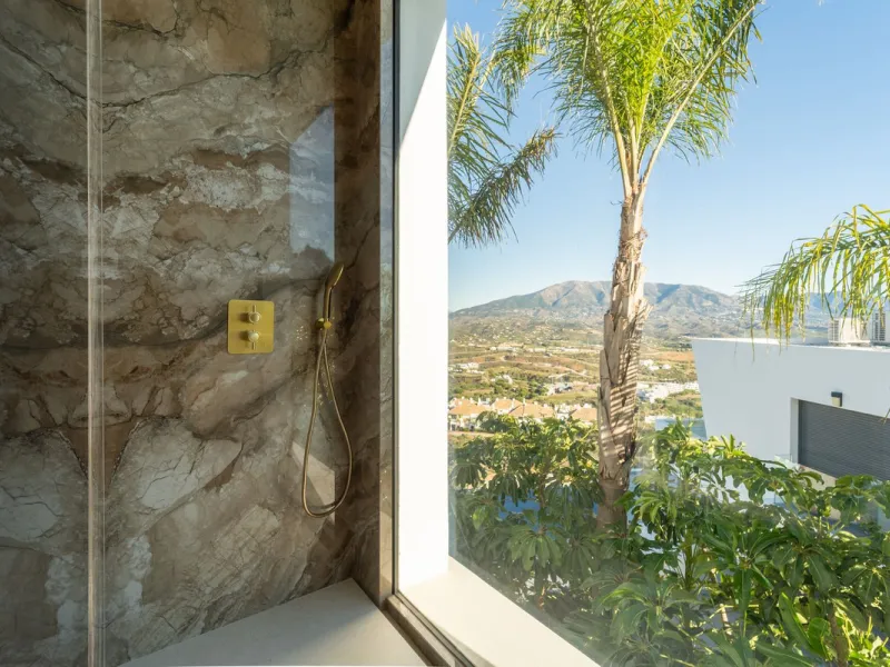 House - Detached Villa в продаже в Mijas, Málaga. В доме 5 спален и 5 ванных комнат. Площадь дома 890 м². Площадь участка 1519 м²