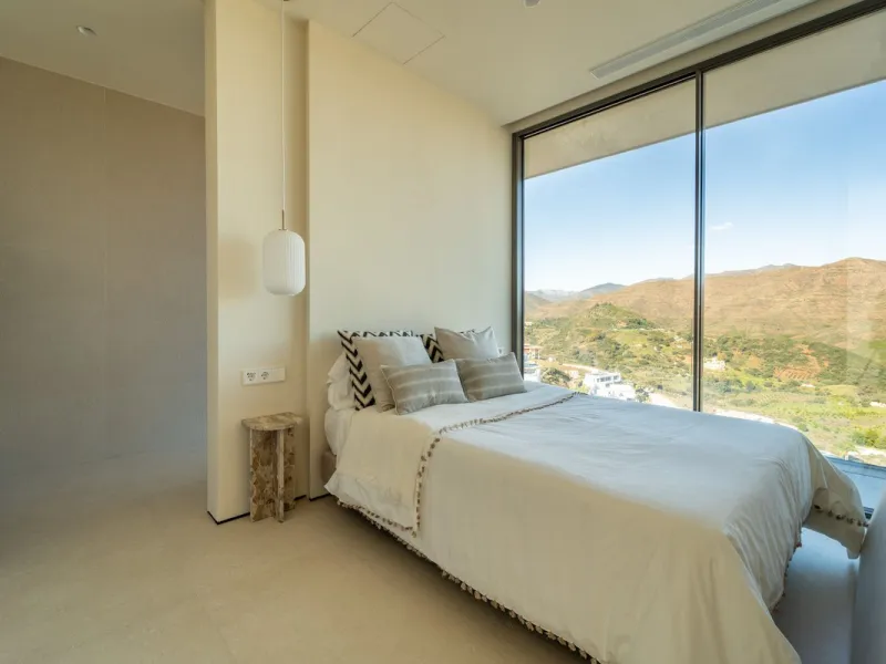 House - Detached Villa в продаже в Mijas, Málaga. В доме 5 спален и 5 ванных комнат. Площадь дома 890 м². Площадь участка 1519 м²