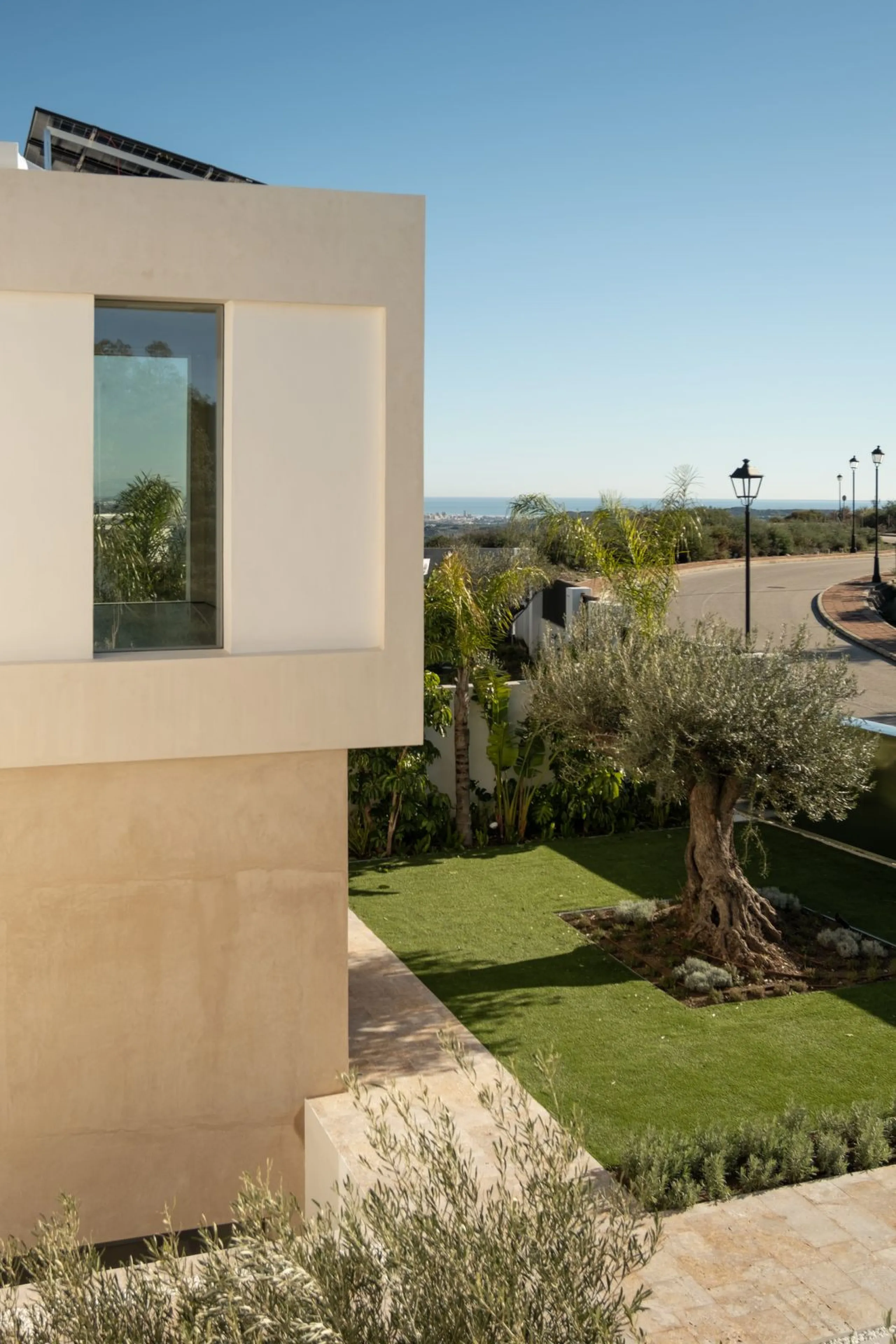 House - Detached Villa в продаже в Mijas, Málaga. В доме 5 спален и 5 ванных комнат. Площадь дома 890 м². Площадь участка 1519 м²