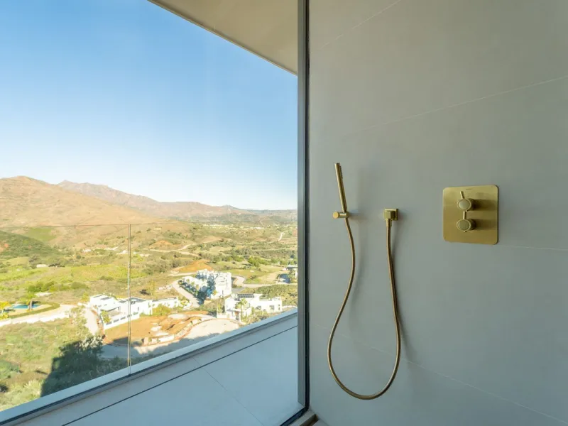 House - Detached Villa в продаже в Mijas, Málaga. В доме 5 спален и 5 ванных комнат. Площадь дома 890 м². Площадь участка 1519 м²