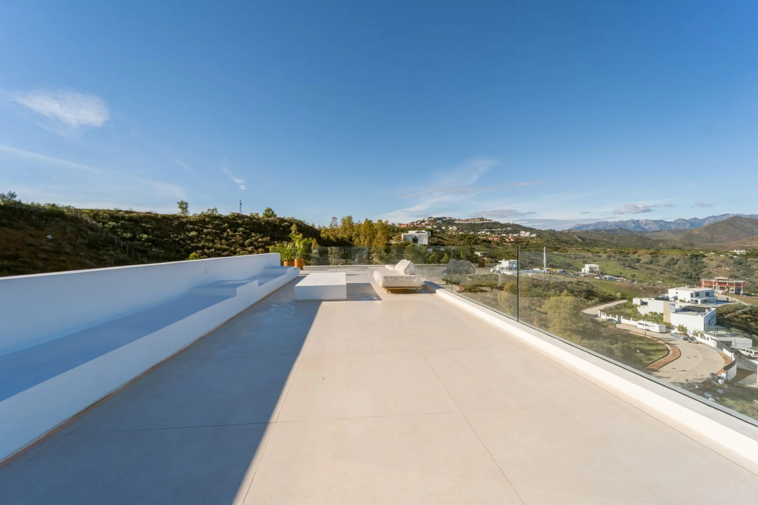 House - Detached Villa в продаже в Mijas, Málaga. В доме 5 спален и 5 ванных комнат. Площадь дома 890 м². Площадь участка 1519 м²