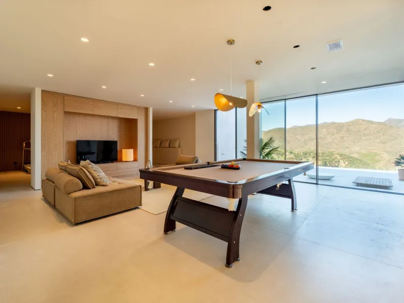 House - Detached Villa в продаже в Mijas, Málaga. В доме 5 спален и 5 ванных комнат. Площадь дома 890 м². Площадь участка 1519 м²