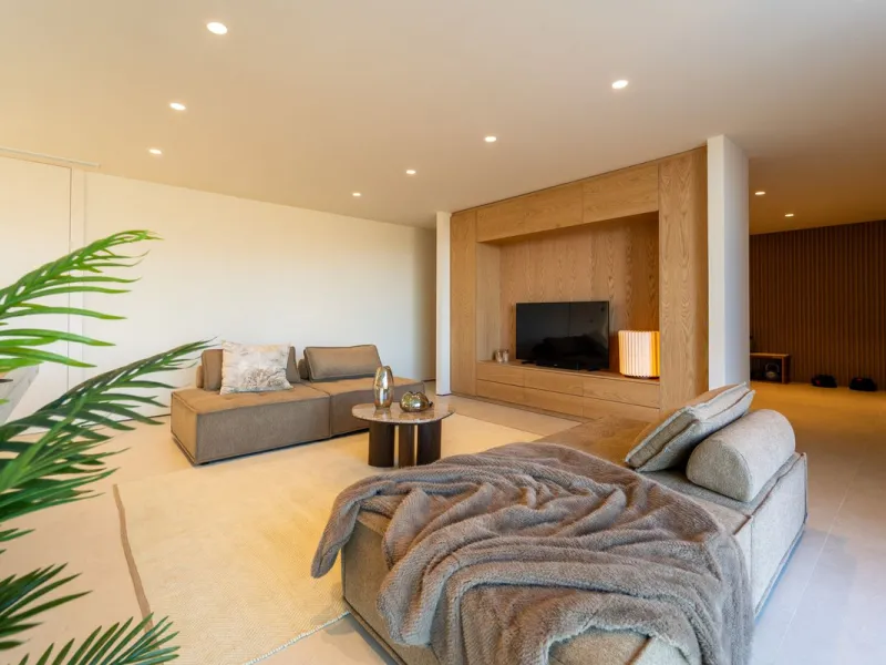House - Detached Villa в продаже в Mijas, Málaga. В доме 5 спален и 5 ванных комнат. Площадь дома 890 м². Площадь участка 1519 м²