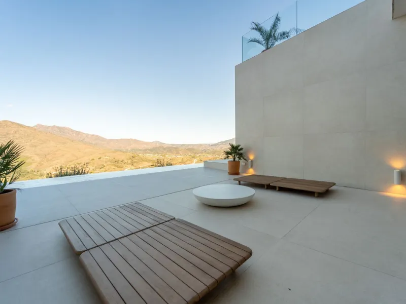 House - Detached Villa в продаже в Mijas, Málaga. В доме 5 спален и 5 ванных комнат. Площадь дома 890 м². Площадь участка 1519 м²