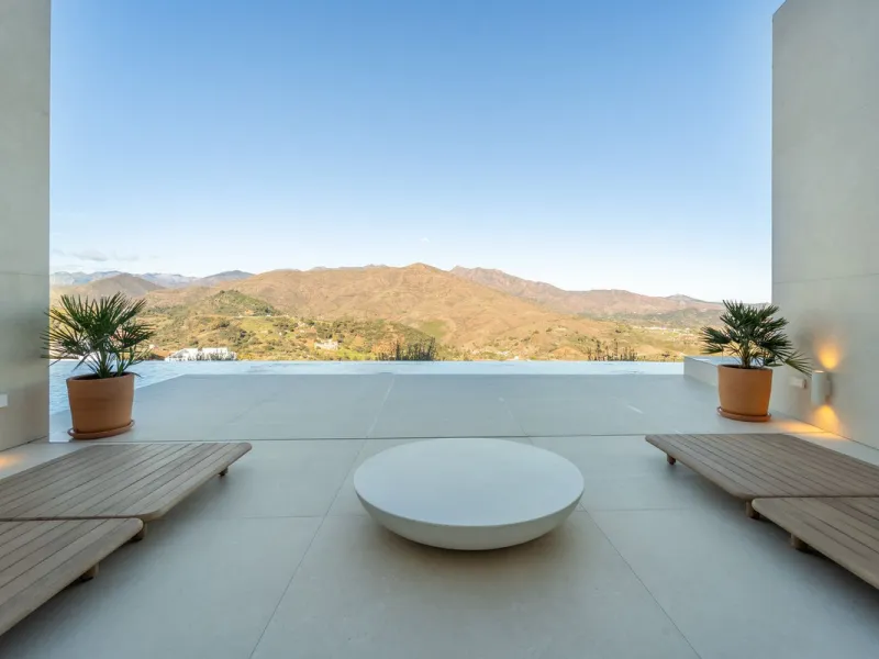 House - Detached Villa в продаже в Mijas, Málaga. В доме 5 спален и 5 ванных комнат. Площадь дома 890 м². Площадь участка 1519 м²