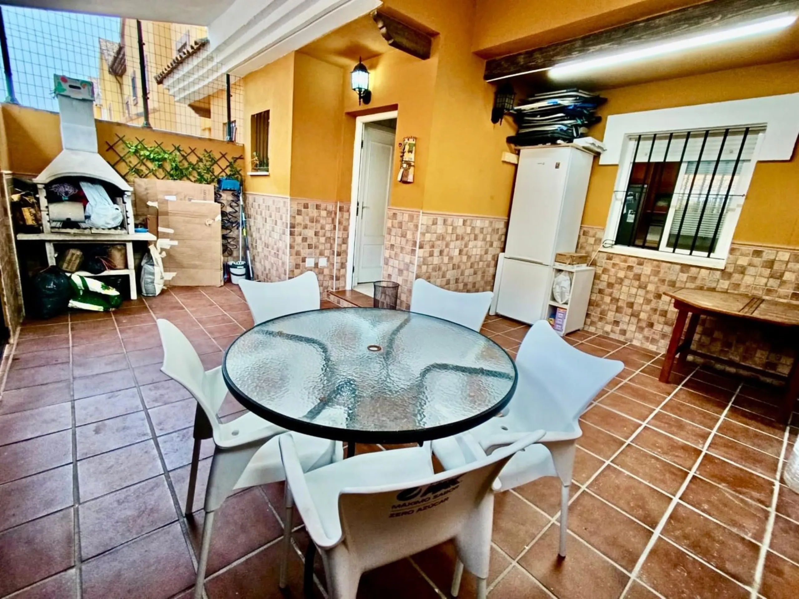 Magnificent semi-detached house in Alhaurín de la Torre, located in the sought-after area of El Romeral – Peñón Zapata, a quiet, family-friendly location with good transport links and all amenities nearby.