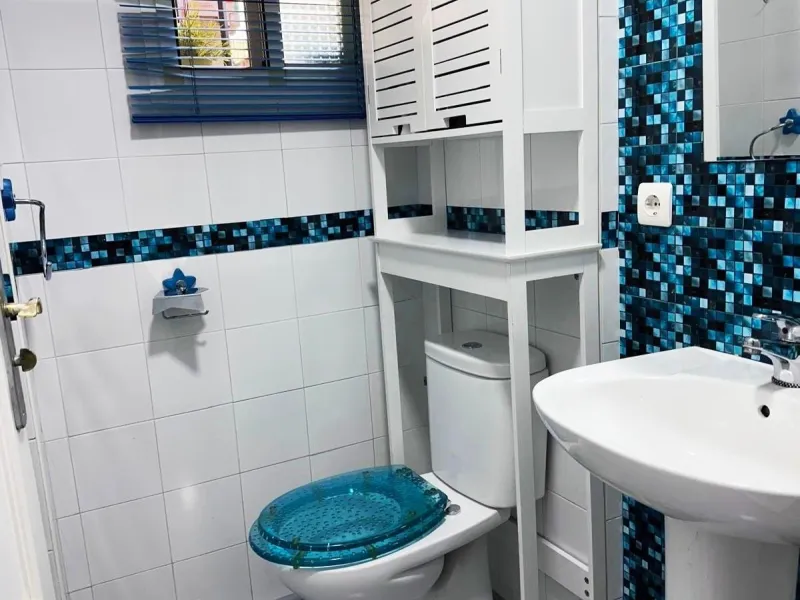 Magnificent semi-detached house in Alhaurín de la Torre, located in the sought-after area of El Romeral – Peñón Zapata, a quiet, family-friendly location with good transport links and all amenities nearby.