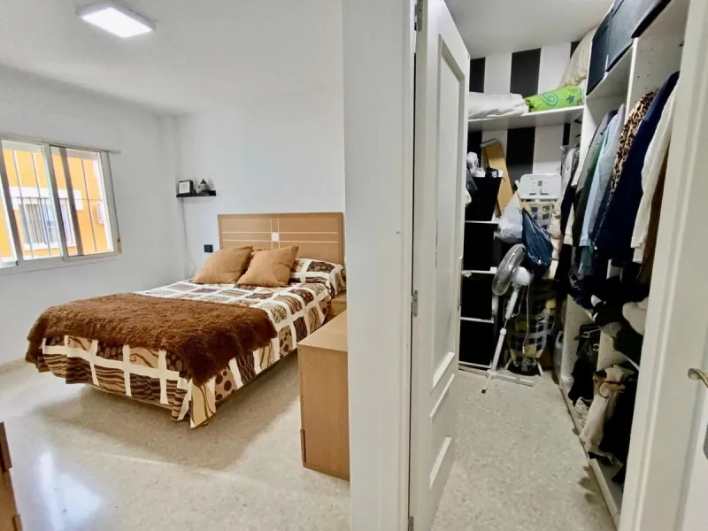 Magnificent semi-detached house in Alhaurín de la Torre, located in the sought-after area of El Romeral – Peñón Zapata, a quiet, family-friendly location with good transport links and all amenities nearby.