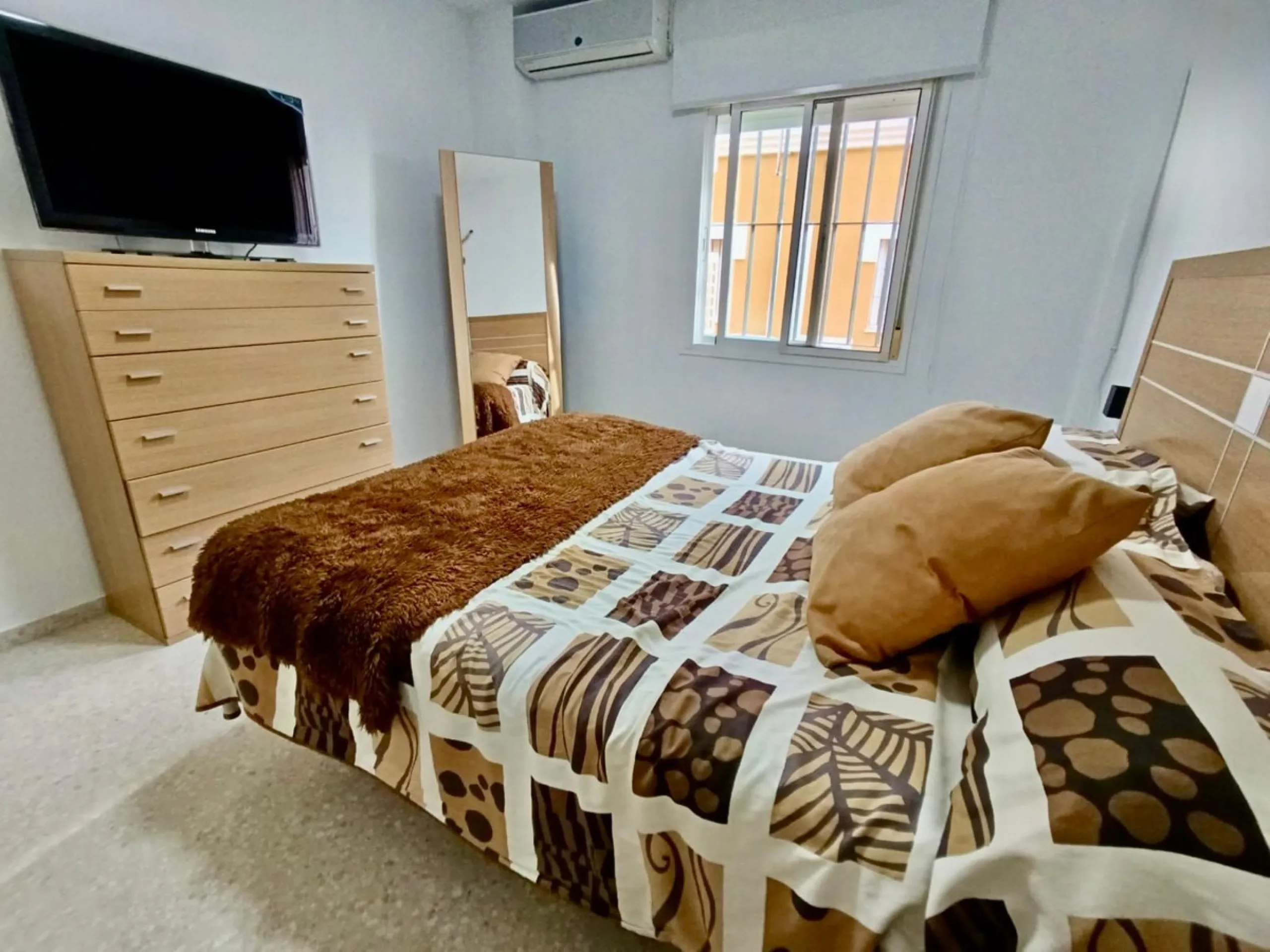 Magnificent semi-detached house in Alhaurín de la Torre, located in the sought-after area of El Romeral – Peñón Zapata, a quiet, family-friendly location with good transport links and all amenities nearby.