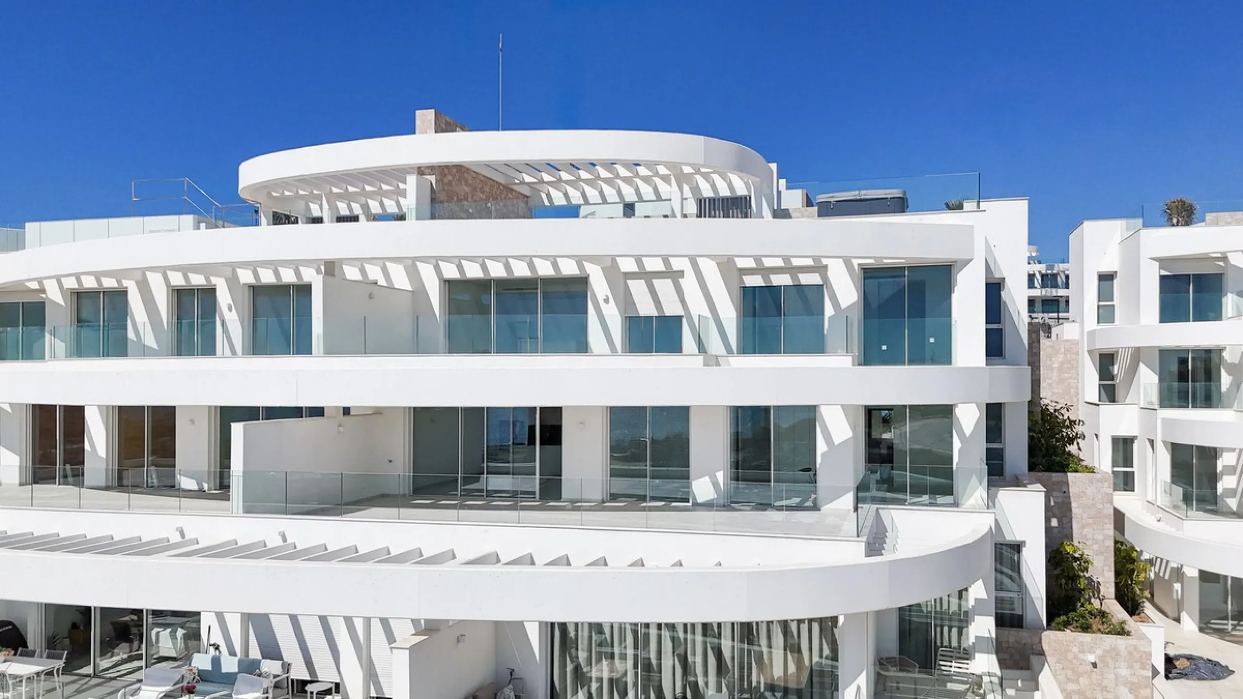 Brand new 3-bedroom apartment with sea views in La Cala de Mijas