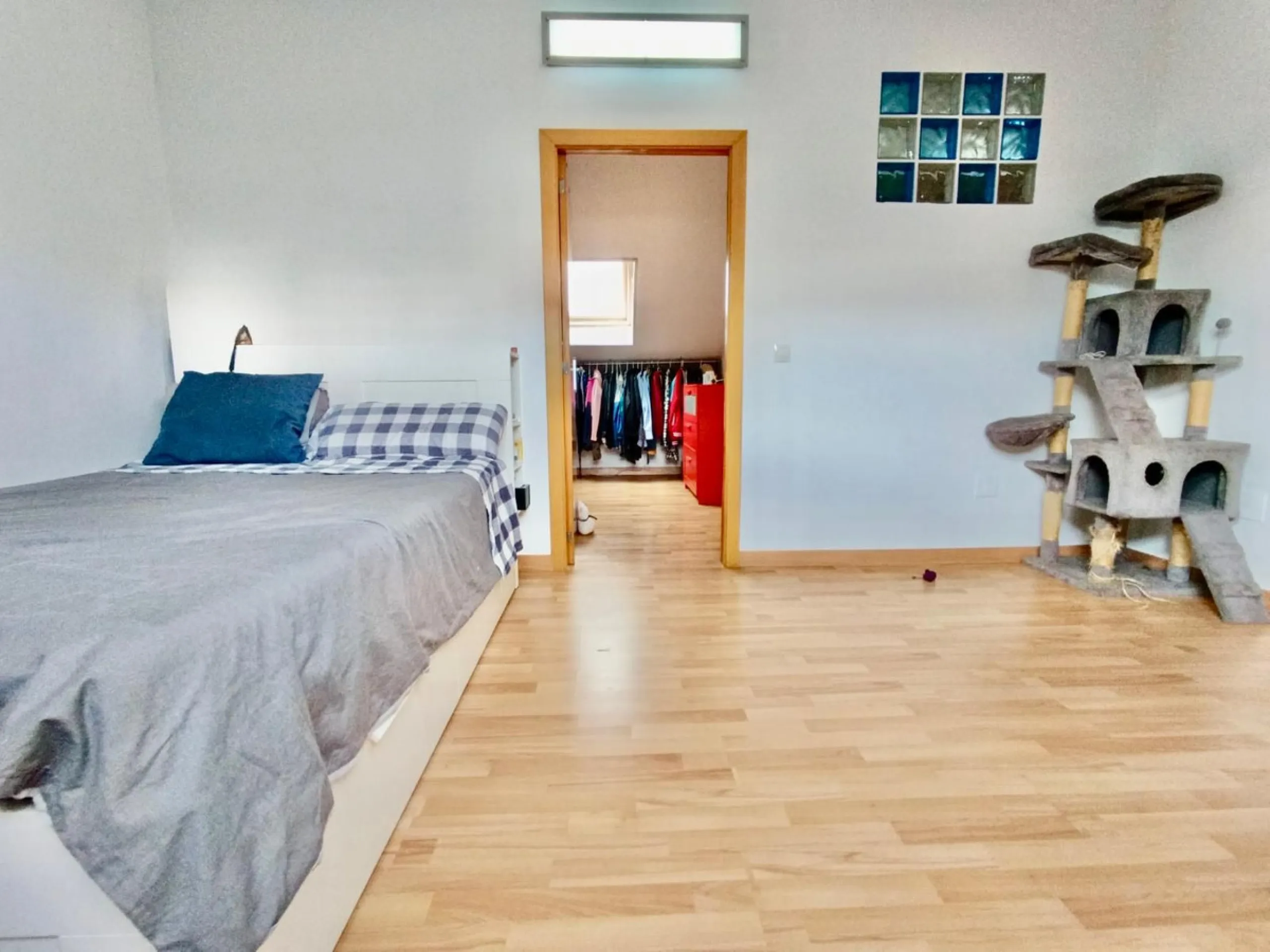Magnificent semi-detached house in Alhaurín de la Torre, located in the sought-after area of El Romeral – Peñón Zapata, a quiet, family-friendly location with good transport links and all amenities nearby.