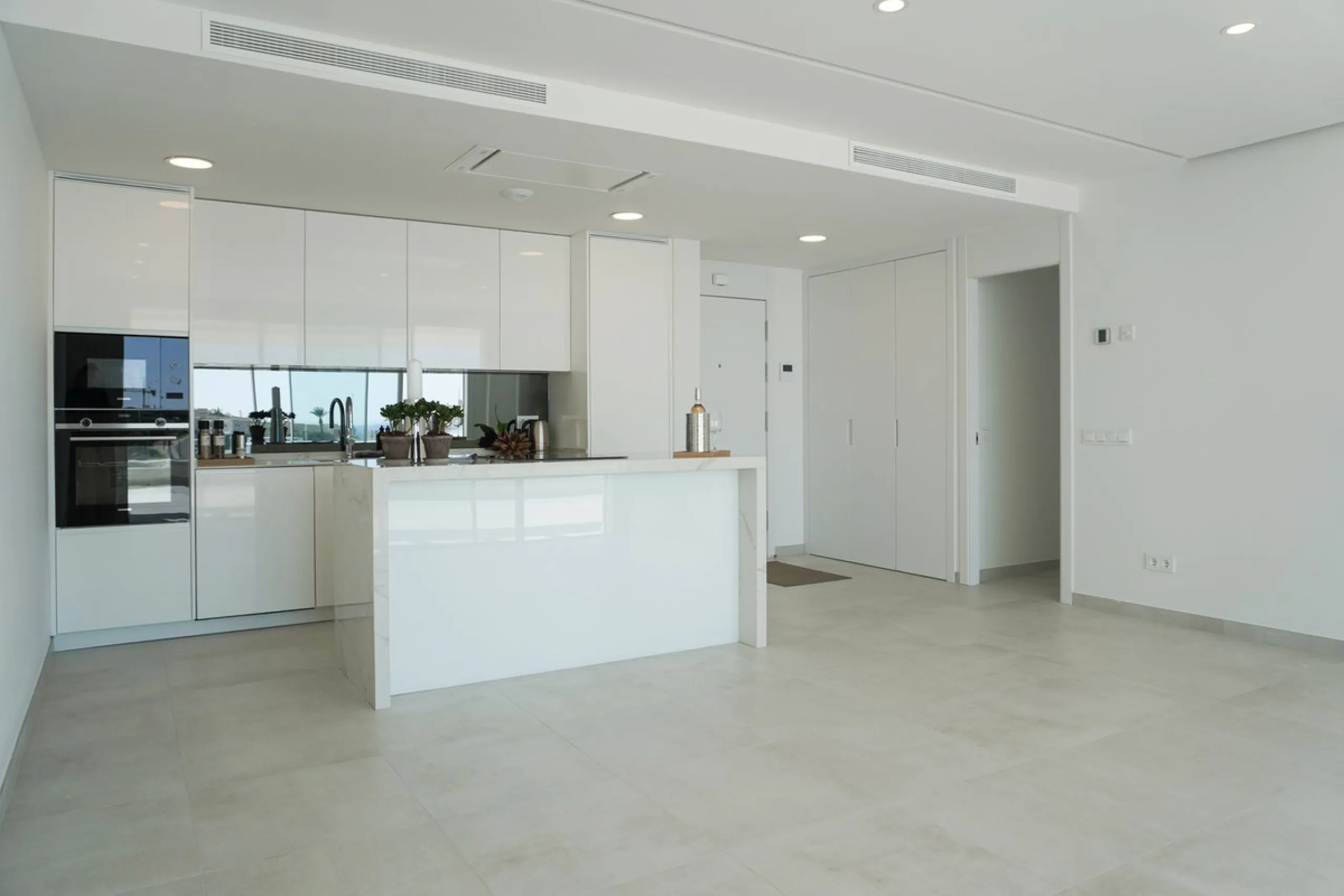 Brand new 3-bedroom apartment with sea views in La Cala de Mijas